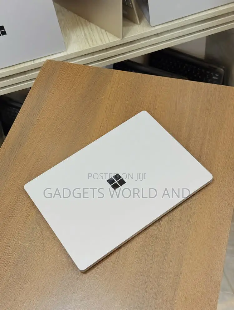 New Laptop Microsoft Surface Laptop 3 8GB Intel Core i5 SSD 256GB