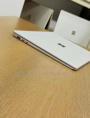 New Laptop Microsoft Surface Laptop 3 8GB Intel Core i5 SSD 256GB