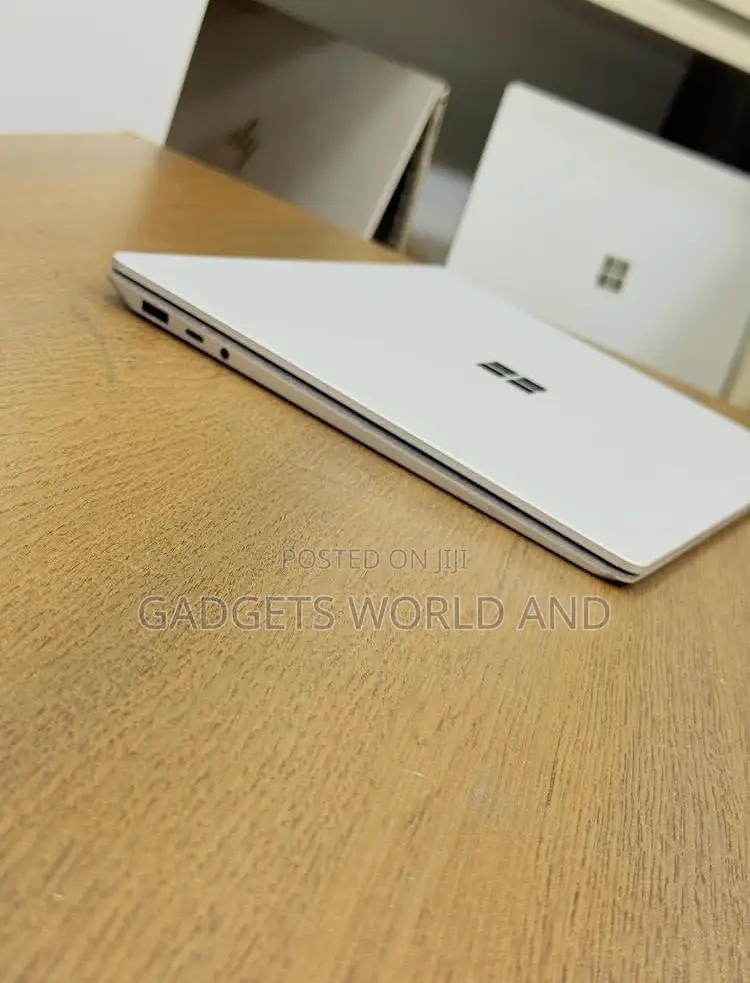 New Laptop Microsoft Surface Laptop 3 8GB Intel Core i5 SSD 256GB