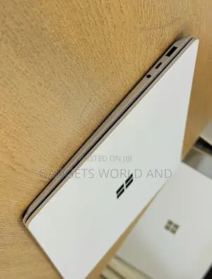 New Laptop Microsoft Surface Laptop 3 8GB Intel Core i5 SSD 256GB