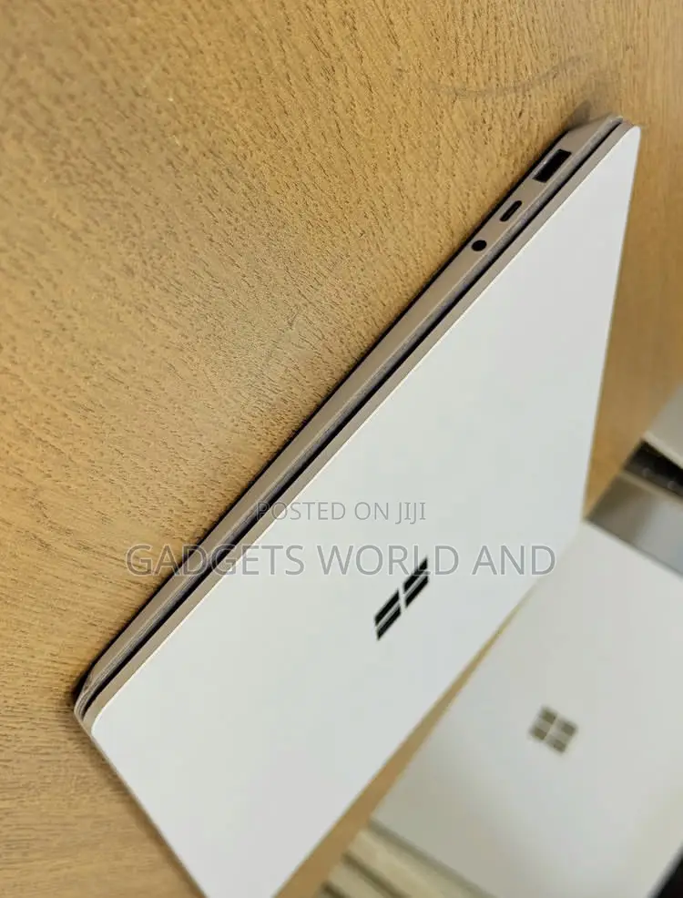 New Laptop Microsoft Surface Laptop 3 8GB Intel Core i5 SSD 256GB
