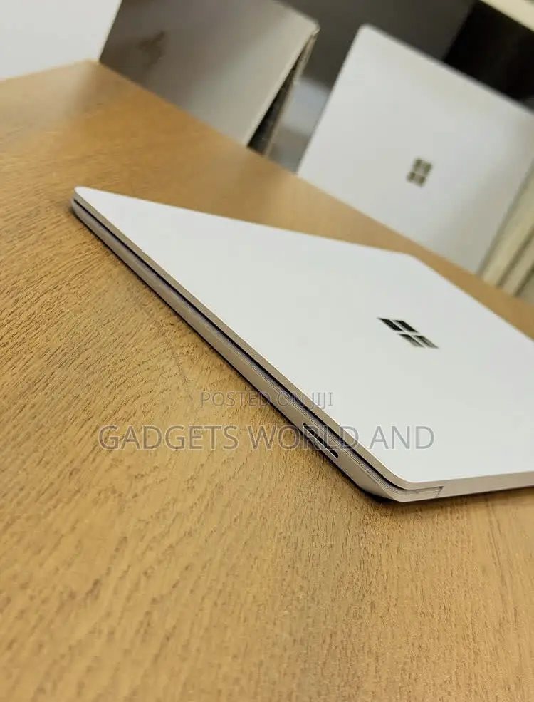 New Laptop Microsoft Surface Laptop 3 8GB Intel Core i5 SSD 256GB