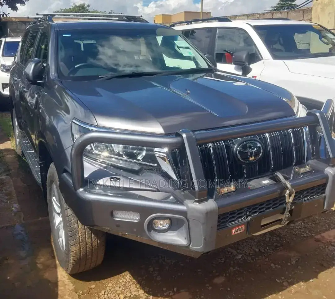 Toyota Land Cruiser Prado 2022 Gray