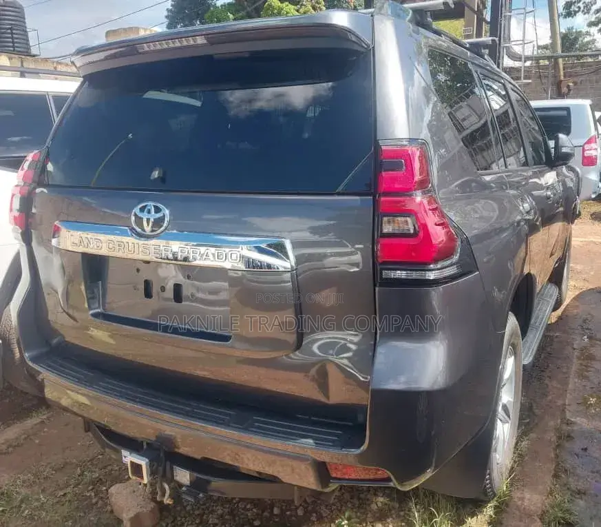 Toyota Land Cruiser Prado 2022 Gray