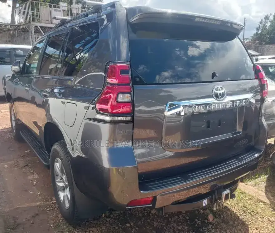 Toyota Land Cruiser Prado 2022 Gray
