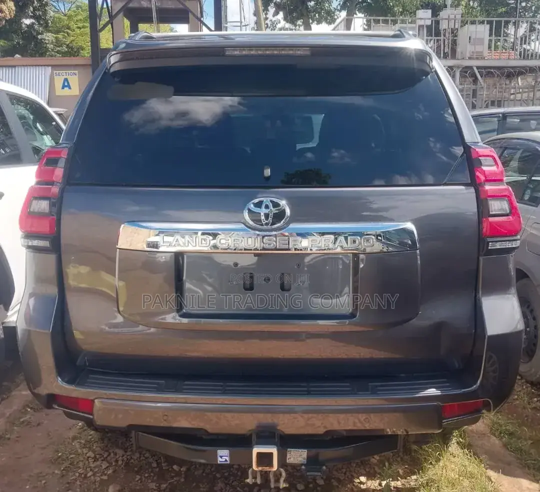 Toyota Land Cruiser Prado 2022 Gray