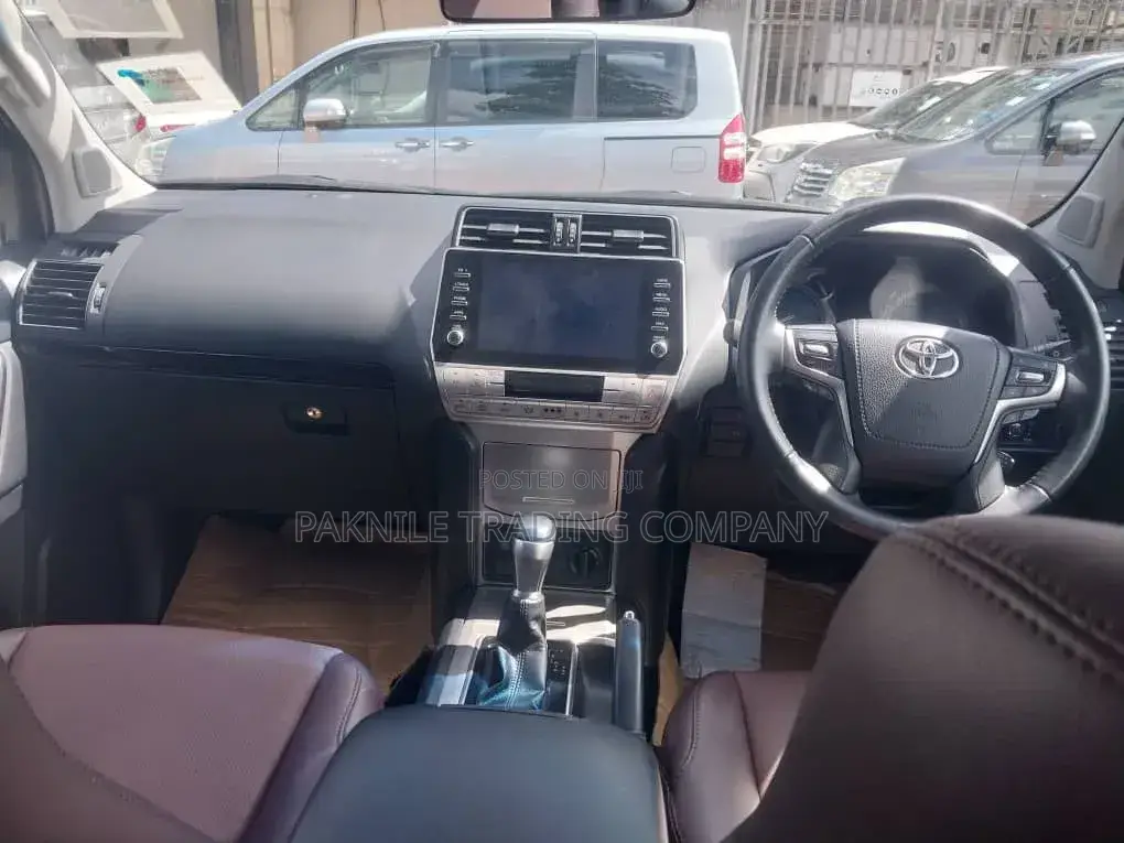 Toyota Land Cruiser Prado 2022 Gray