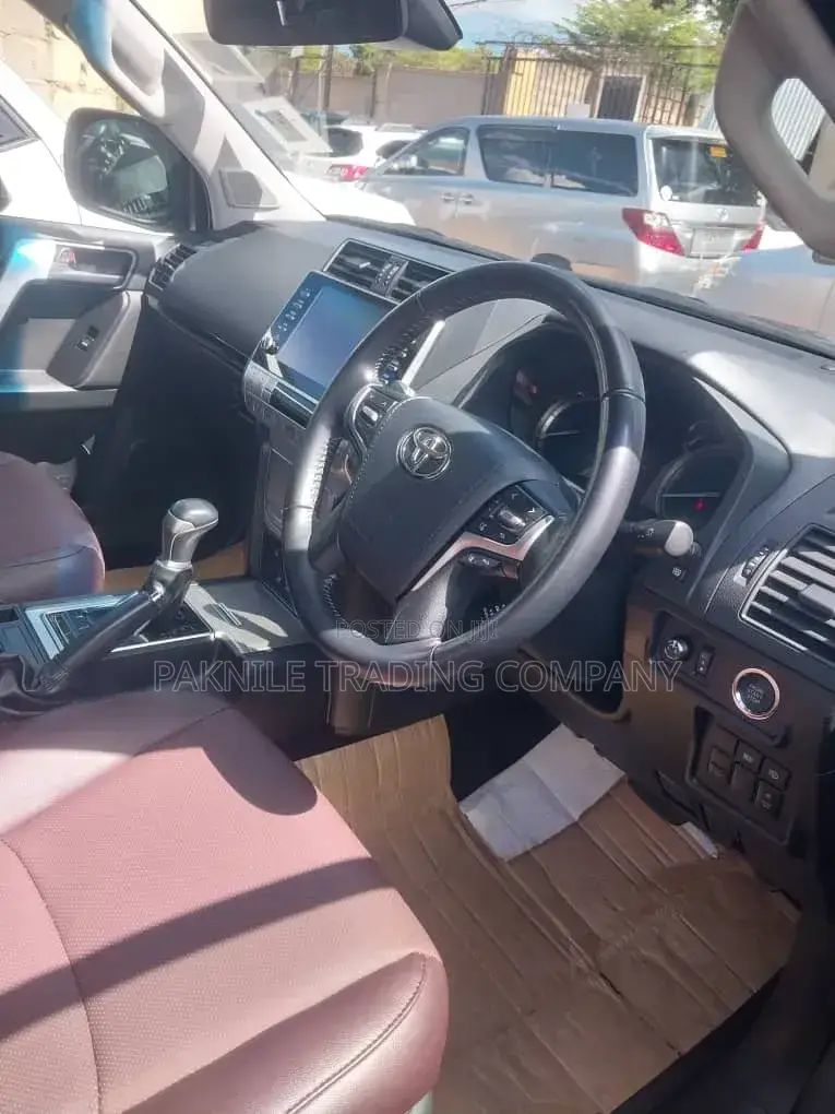Toyota Land Cruiser Prado 2022 Gray