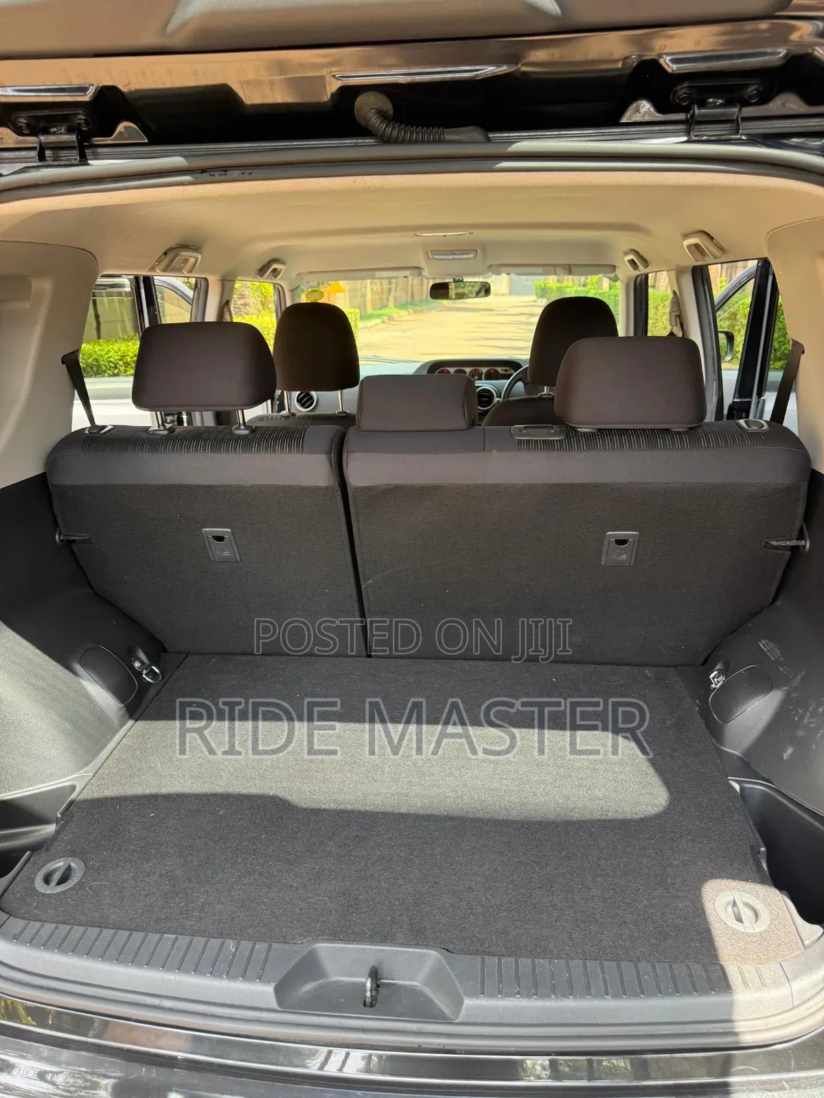 Toyota Corolla Rumion Hatchback 1.8 AWD 2012 Black