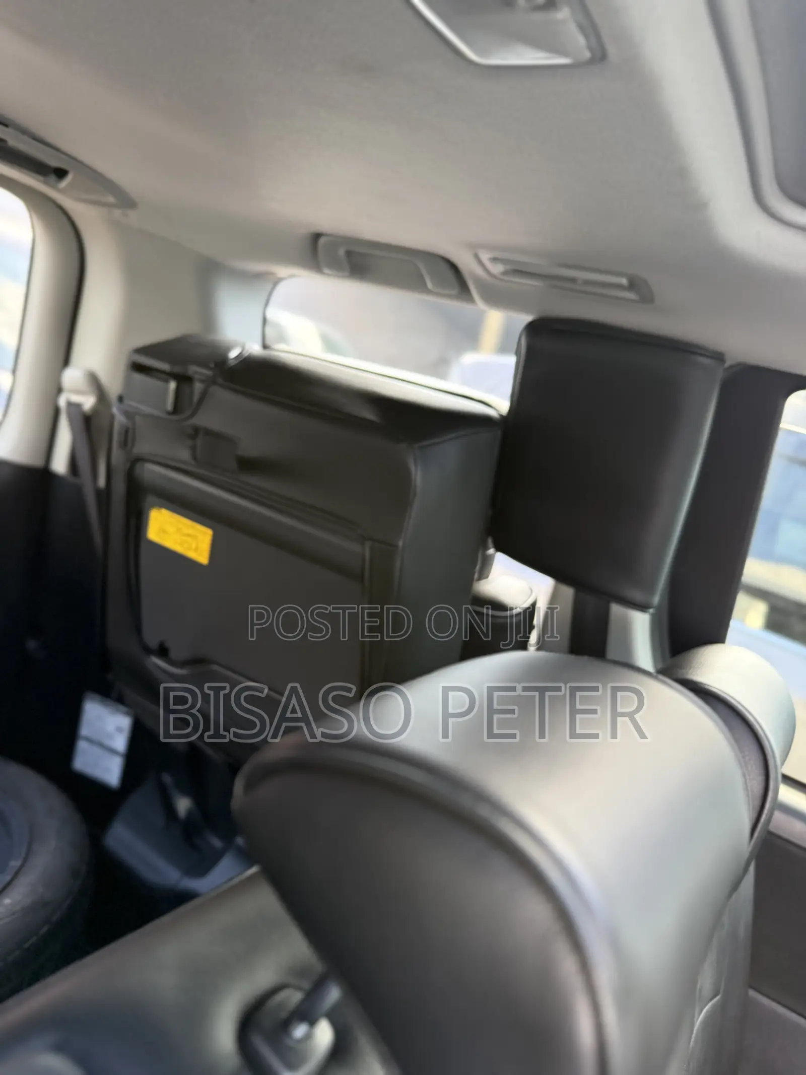 Toyota Noah 2.0 143hp AWD (8 Seater) 2013 Silver