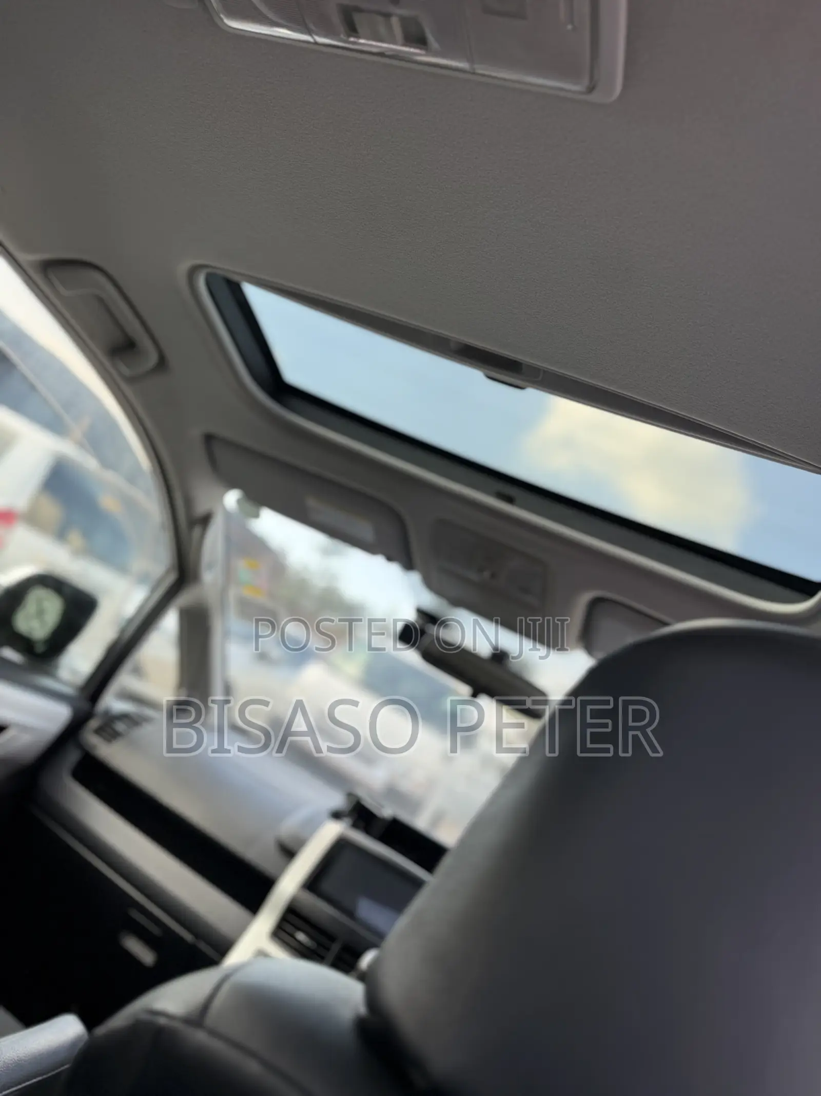 Toyota Noah 2.0 143hp AWD (8 Seater) 2013 Silver