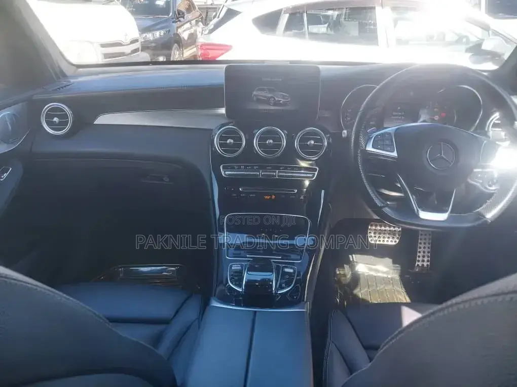 Mercedes-Benz 220 2018 Black