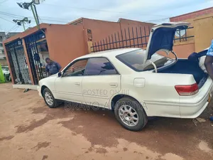 Toyota Mark II 2000 White