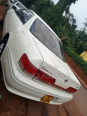 Toyota Mark II 2000 White