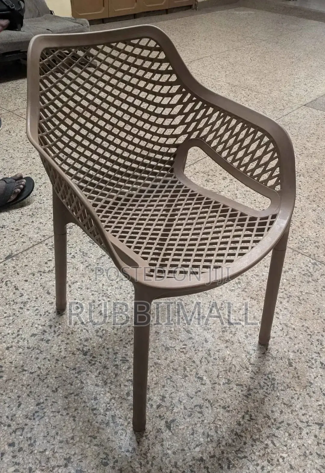 Armed Chair Egye