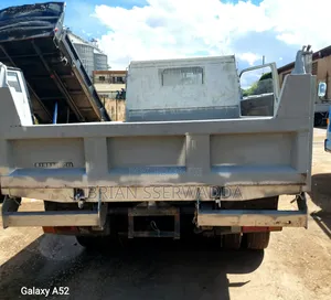 Isuzu Elf Dump Truck