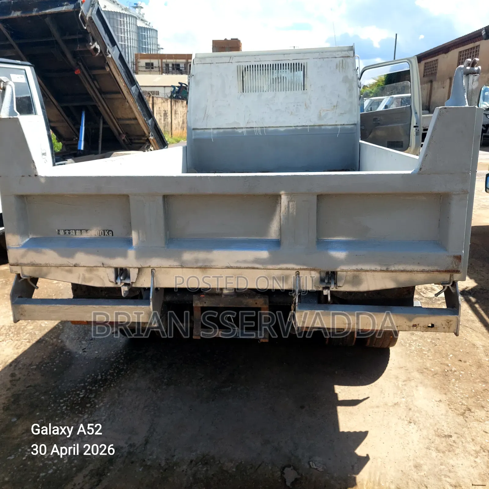 Isuzu Elf Dump Truck