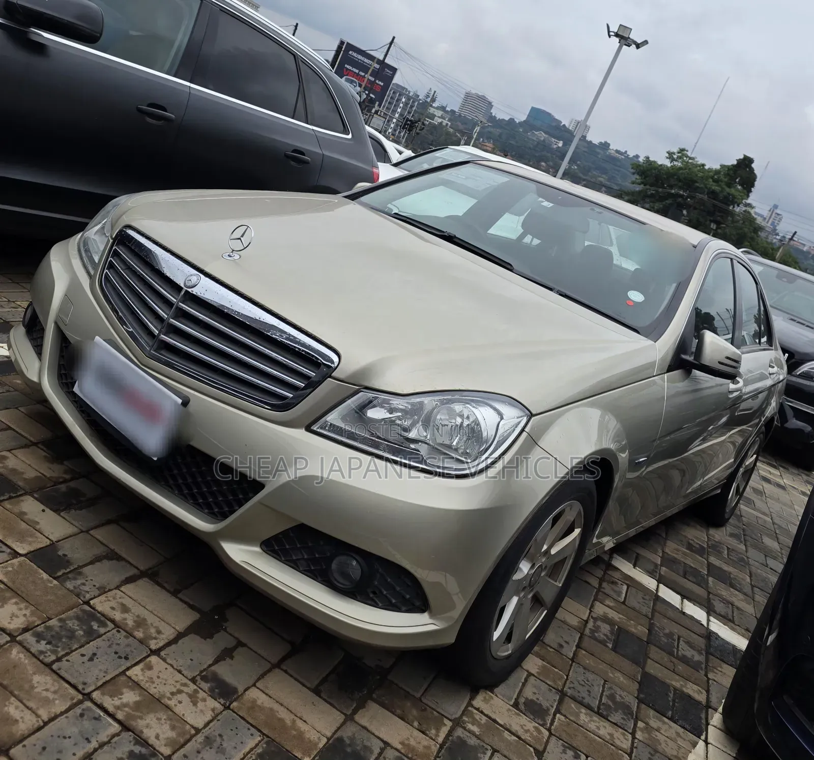 Mercedes-Benz C200 2012 Gold