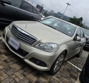 Mercedes-Benz C200 2012 Gold