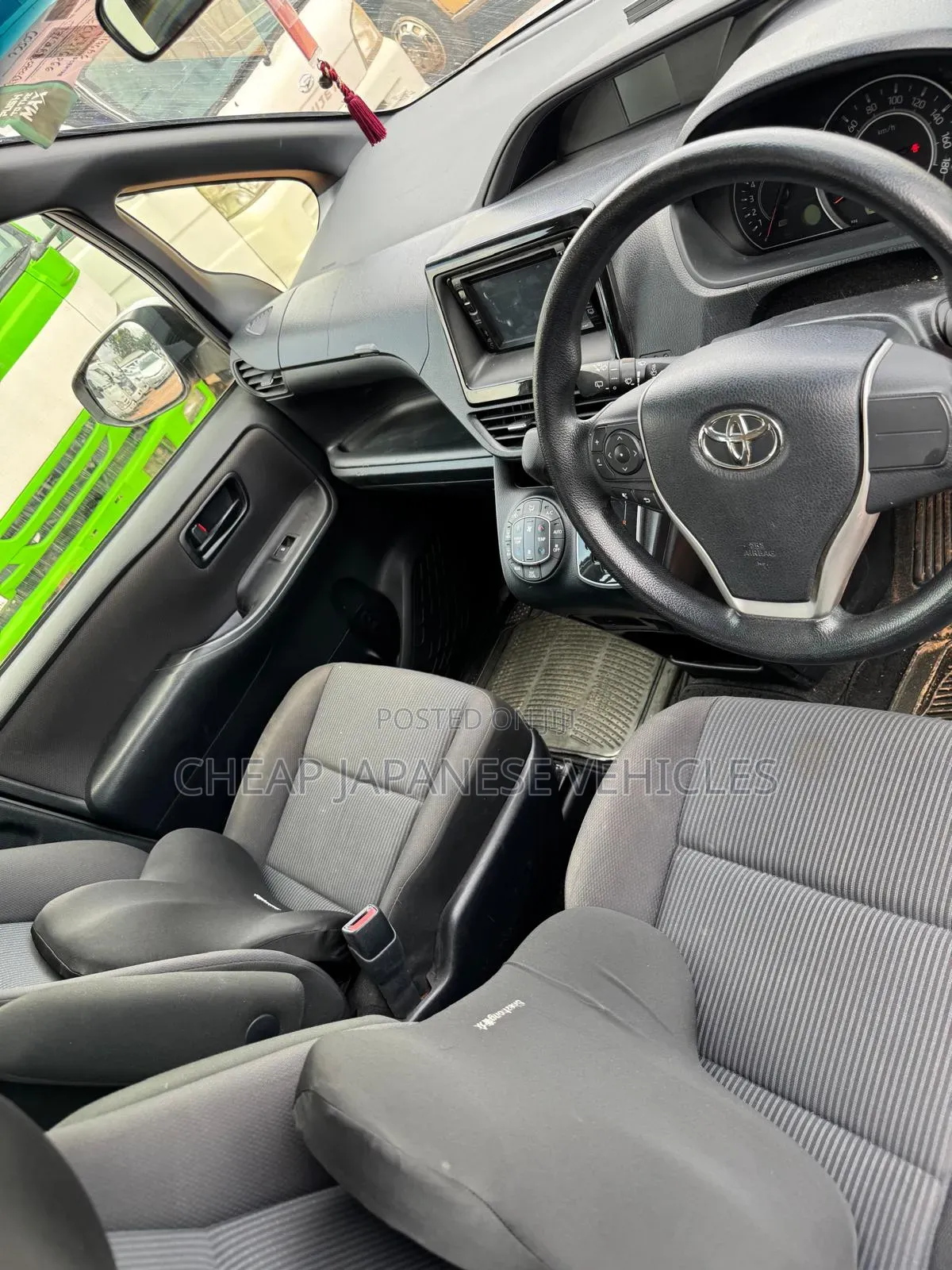 Toyota Noah 2.0 FWD (8 Seater) 2017 Silver
