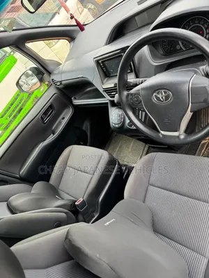 Toyota Noah 2.0 FWD (8 Seater) 2017 Silver