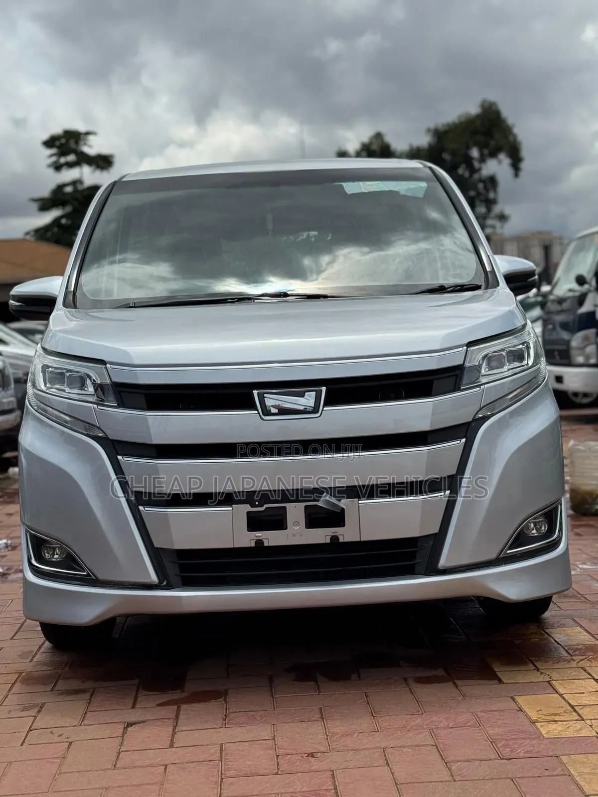 Toyota Noah 2.0 FWD (8 Seater) 2017 Silver