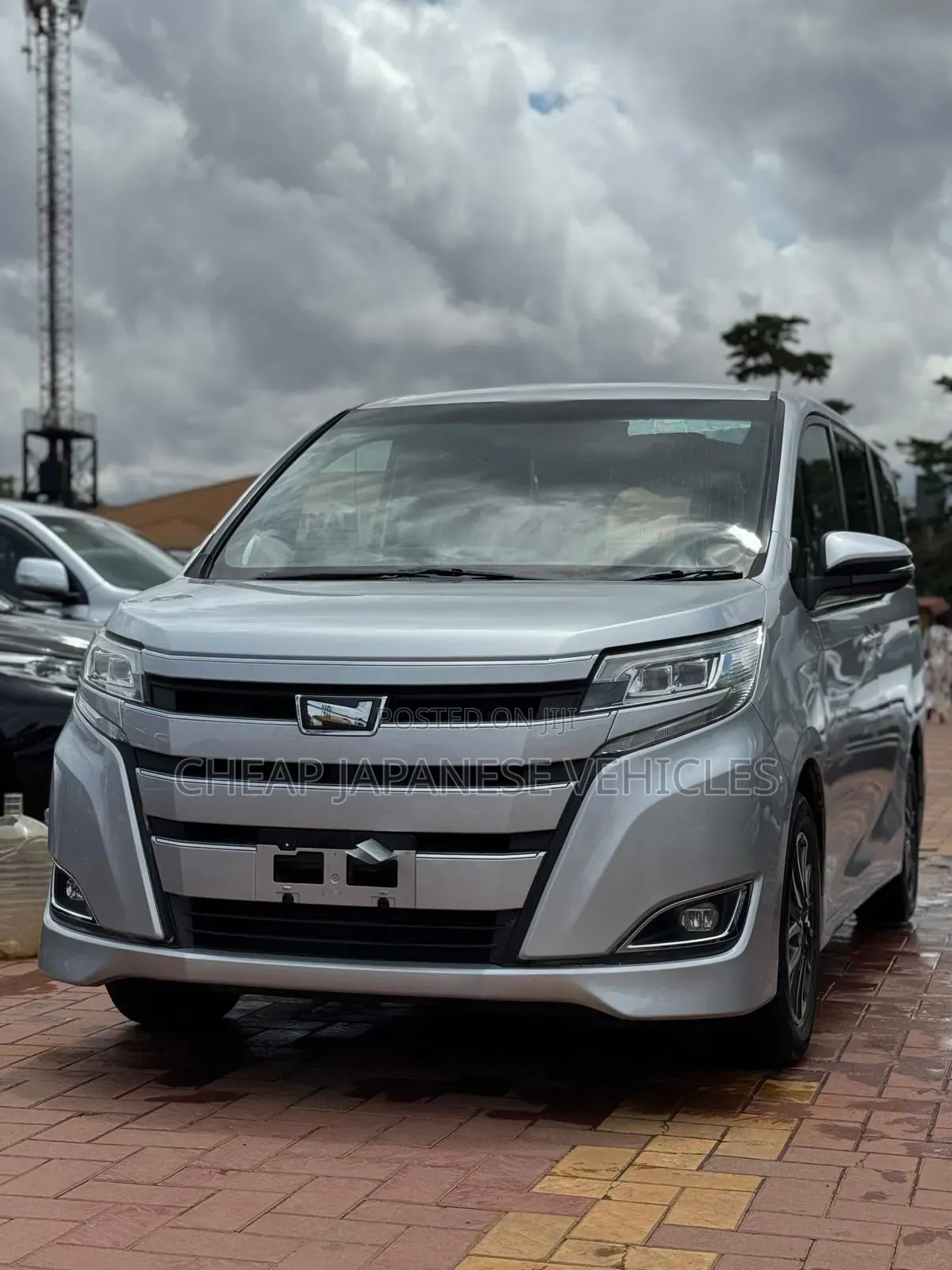 Toyota Noah 2.0 FWD (8 Seater) 2017 Silver