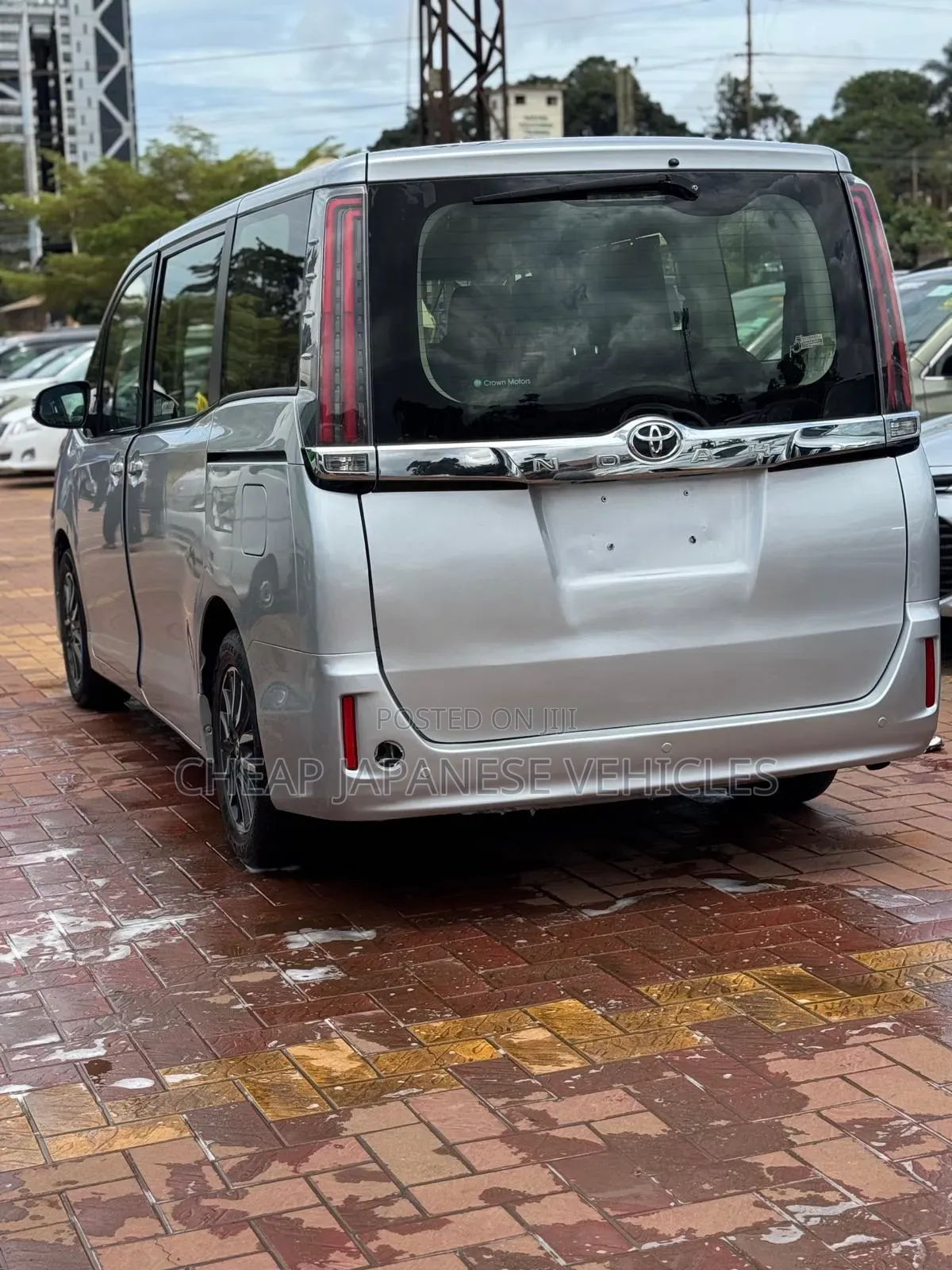 Toyota Noah 2.0 FWD (8 Seater) 2017 Silver