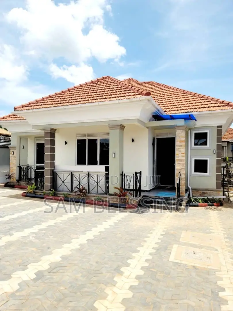 3bdrm House in Kitende Entebbe Road, Central Division for sale
