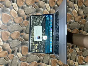 New Laptop Apple MacBook Pro 16GB Intel Core i5 SSD 512GB