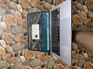 New Laptop Apple MacBook Pro 16GB Intel Core i5 SSD 512GB