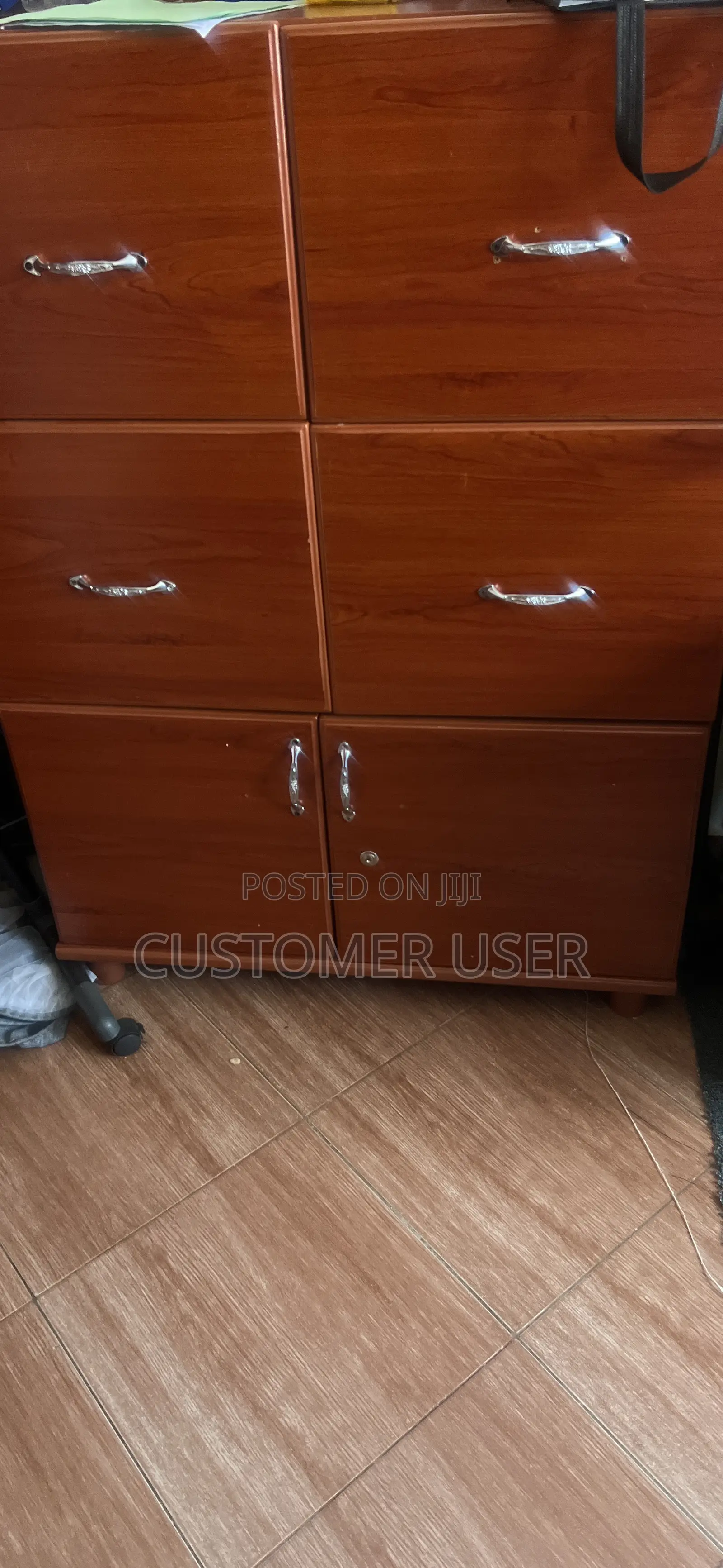 Used Chest of Drawer