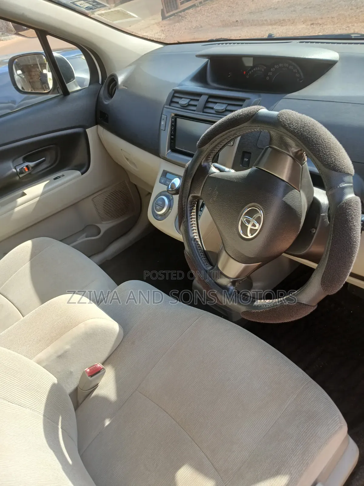 Toyota Passo Sette 1.5 AWD 2012 White