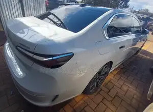 BMW i7 2024 White