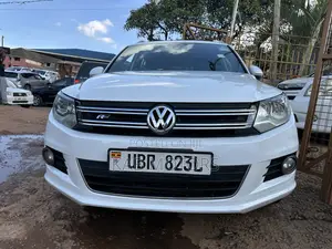 Volkswagen Tiguan R-Line 4dr SUV (2.0L 4cyl Turbo 6A) 2014 White