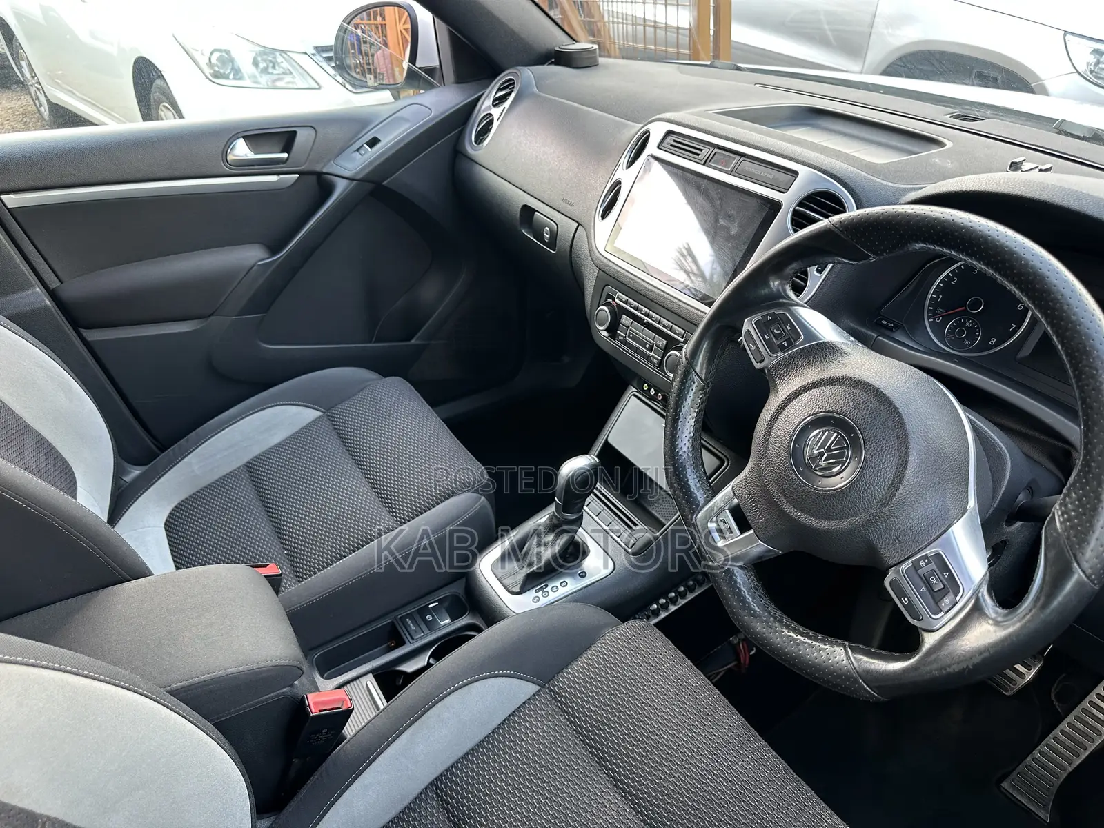 Volkswagen Tiguan R-Line 4dr SUV (2.0L 4cyl Turbo 6A) 2014 White