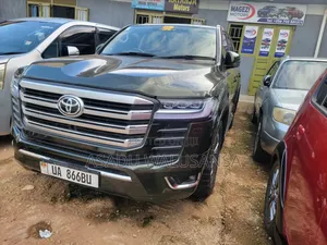 Toyota Land Cruiser 2015 Green
