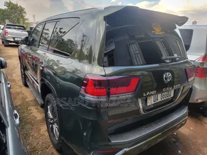 Toyota Land Cruiser 2015 Green