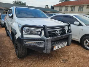 Toyota Hilux 2020 White