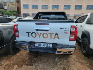Toyota Hilux 2020 White
