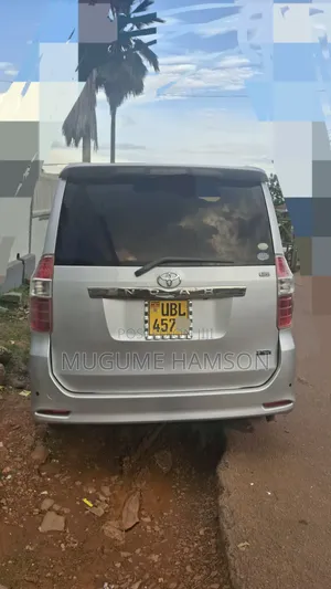 Toyota Noah 2010 Silver