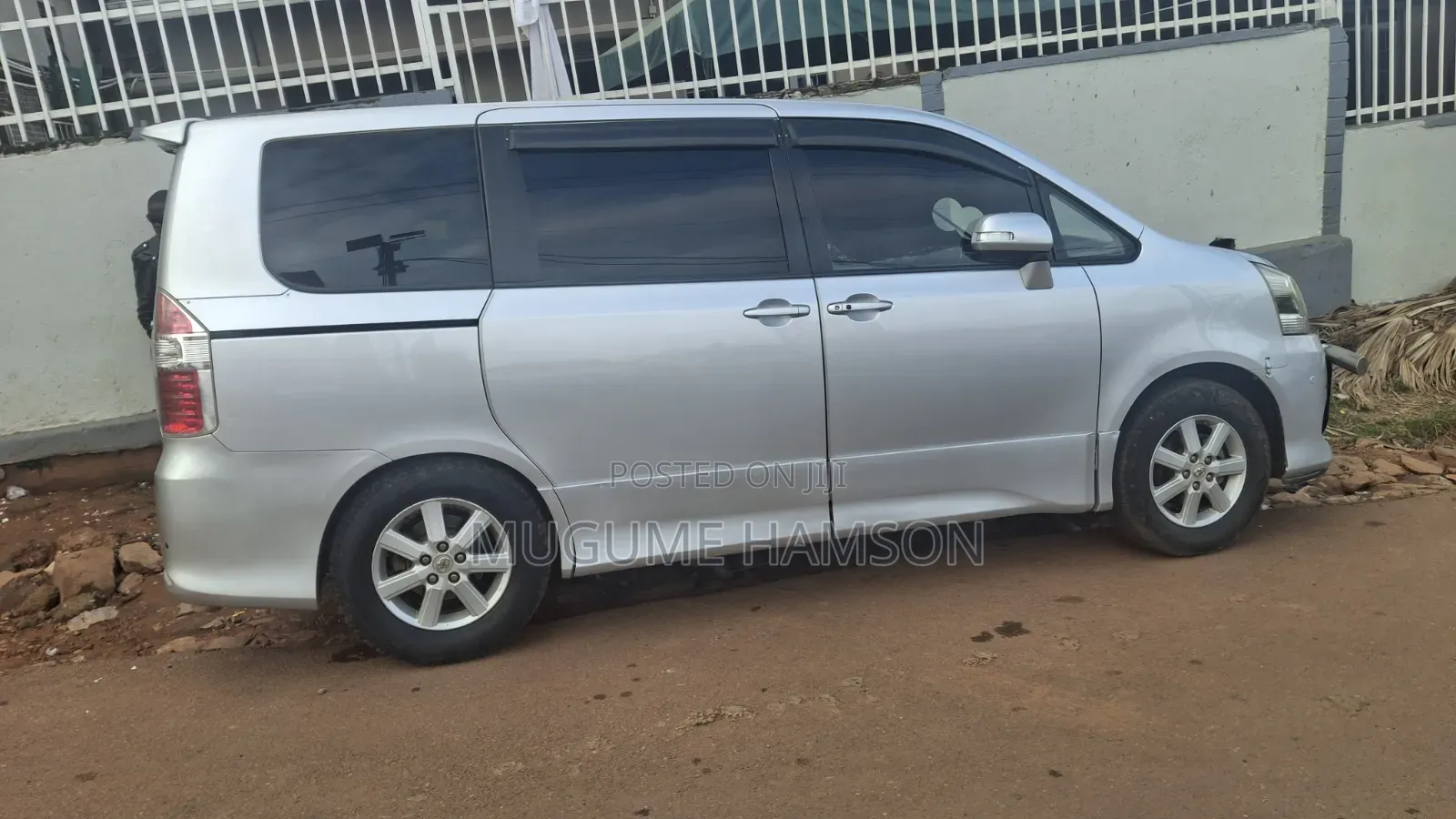 Toyota Noah 2010 Silver