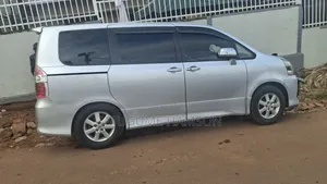Toyota Noah 2010 Silver