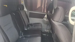 Toyota Noah 2010 Silver