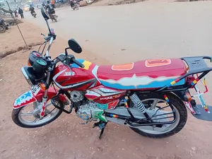 TVS HLX 125 2024 Red