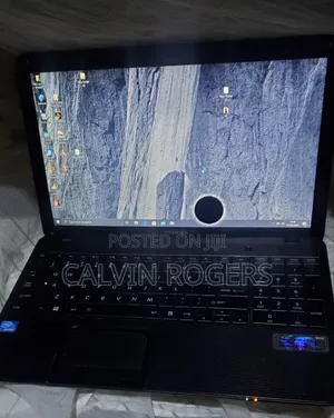 Laptop Toshiba Satellite C850 8GB Intel Pentium HDD+SSD 160GB