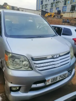 Toyota Noah 2004 Silver