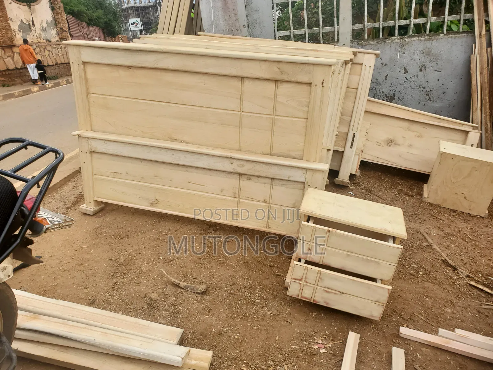 5x6 Wood Bed (Tile)