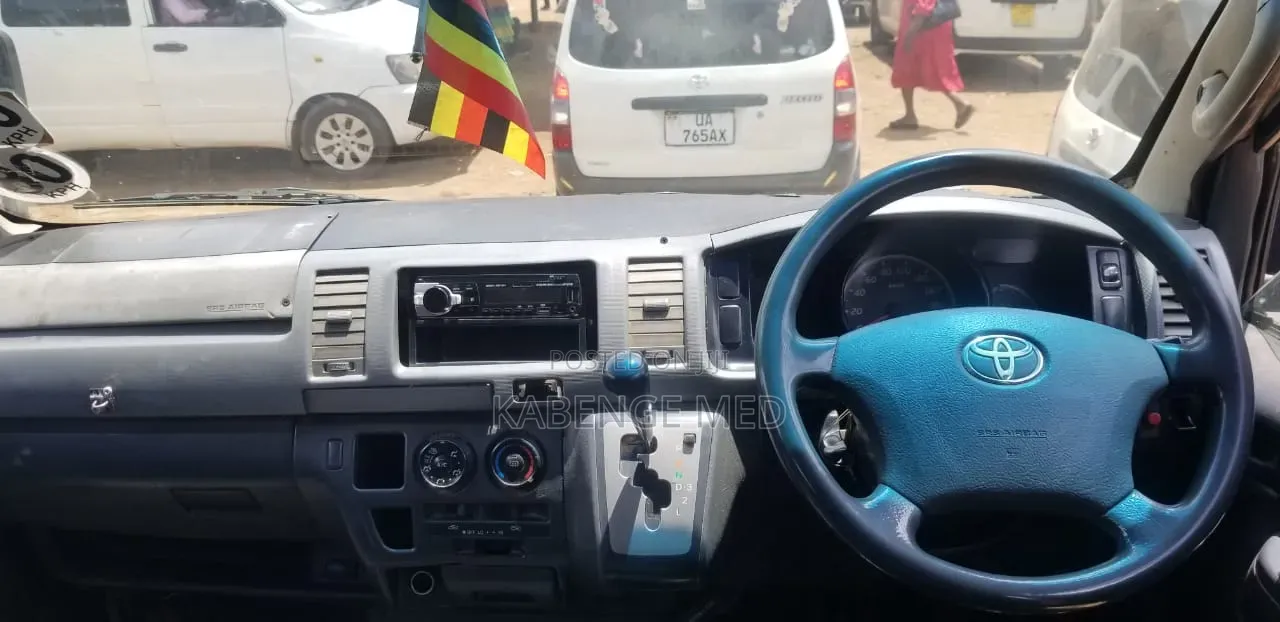 Toyota HiAce 2013