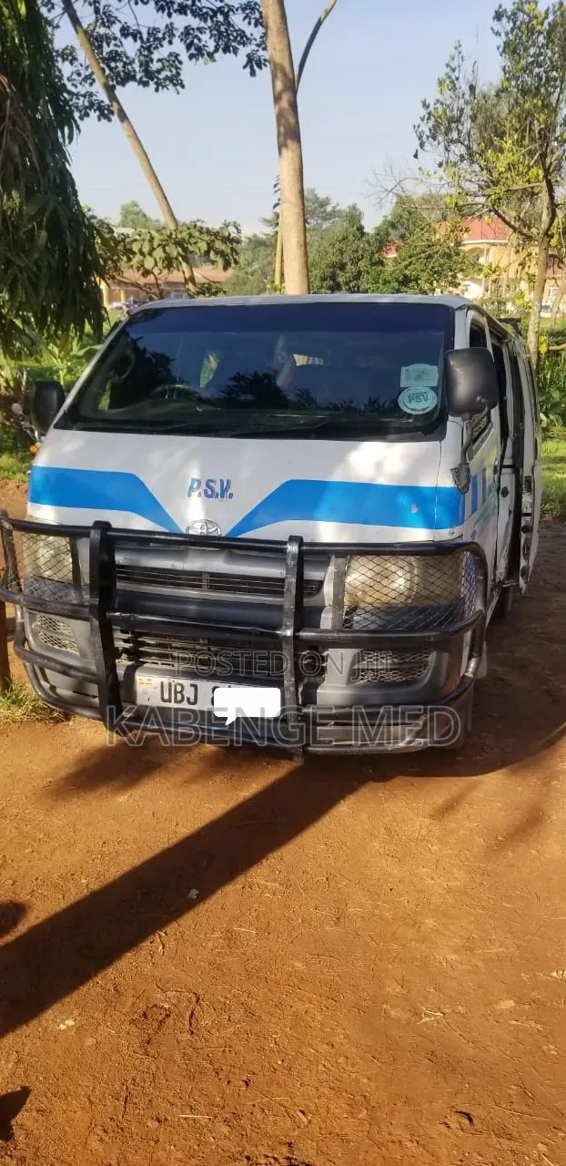 Toyota HiAce 2013